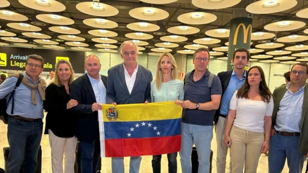 La plana del PP con la bandera de Venezuela