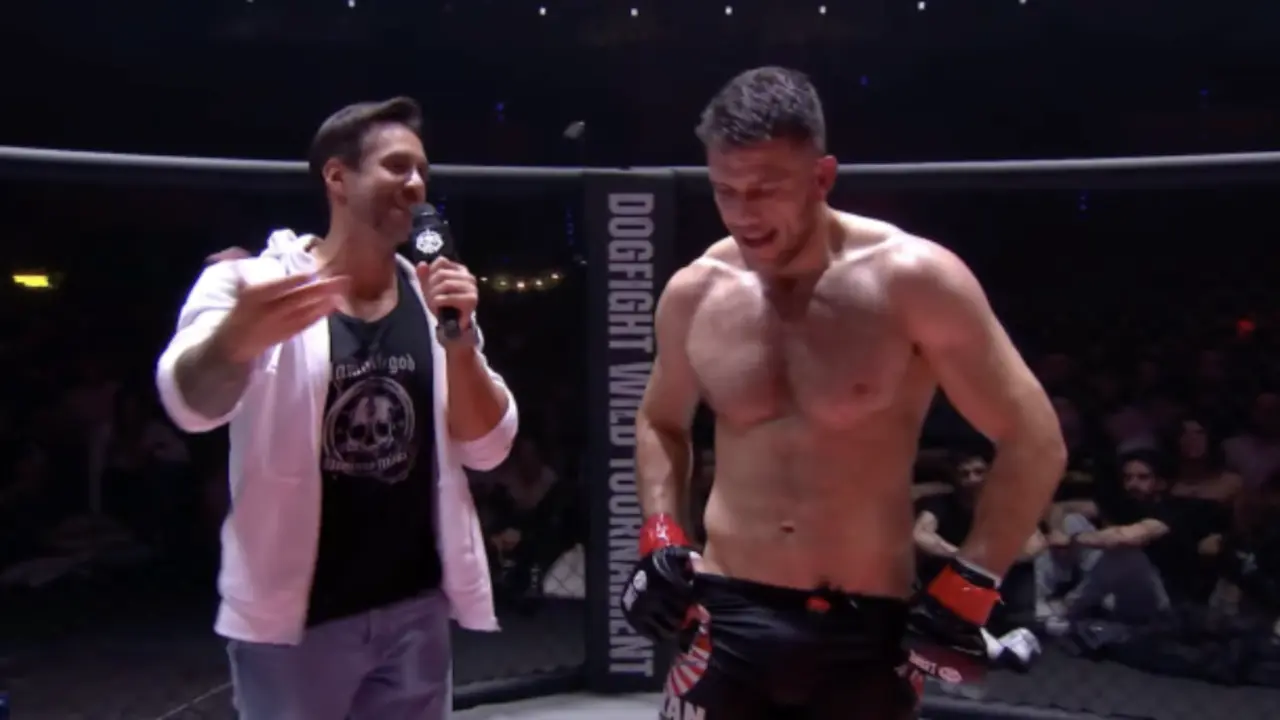 Jordi Wild y uno de los luchadores del Dogfight Wild Tournament