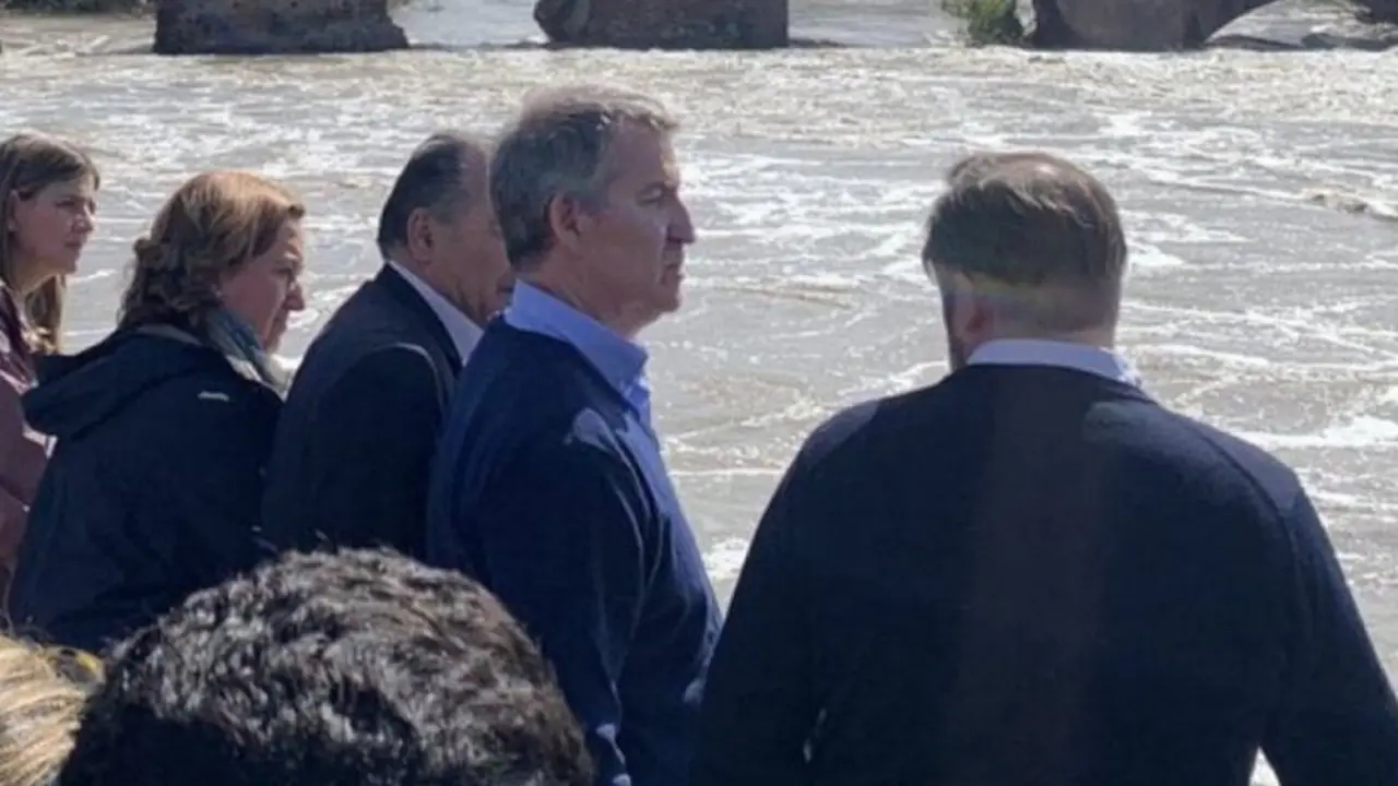 Feijoo viendo el puente