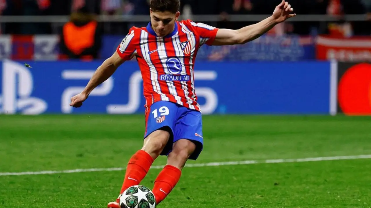 Juli&aacute;n &Aacute;lvarez