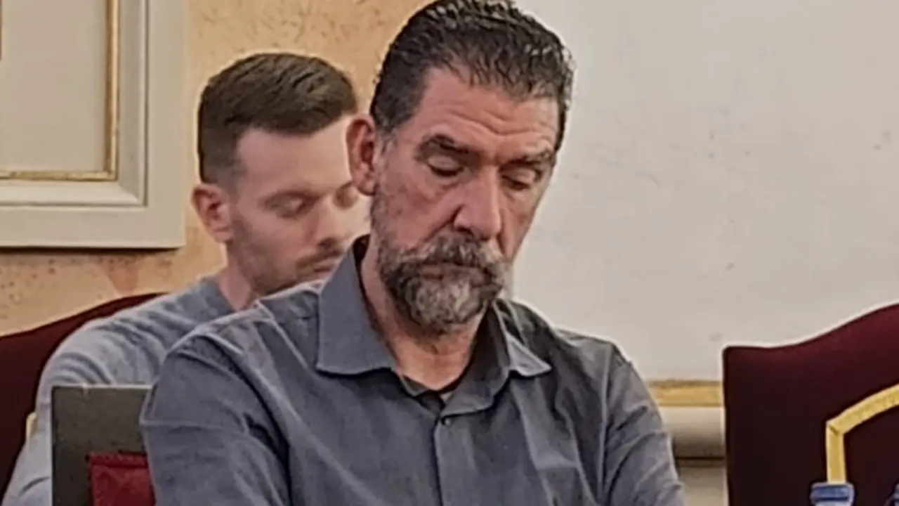 El concejal dormido en un pleno